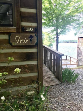 Iris 1 BR Studio on Smoky Mountain Lake